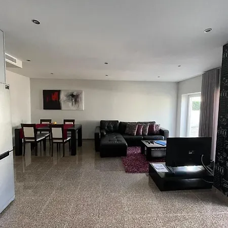 Oporto House Al *