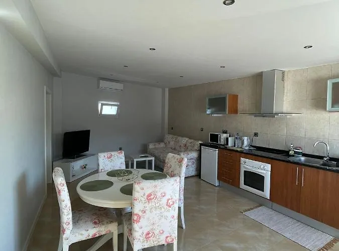 Oporto House Al * Maía