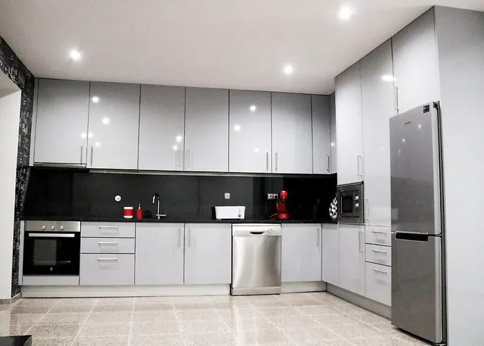 Oporto House Al Maía